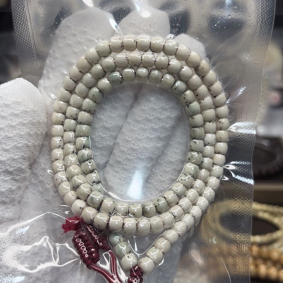 星月菩提吊坠T****r同枝石玉瓷白糯冰6*5大留白星少