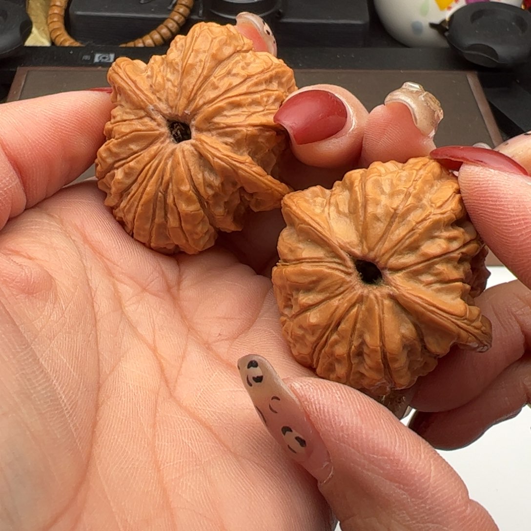 文玩核桃吊坠滢血麒麟41