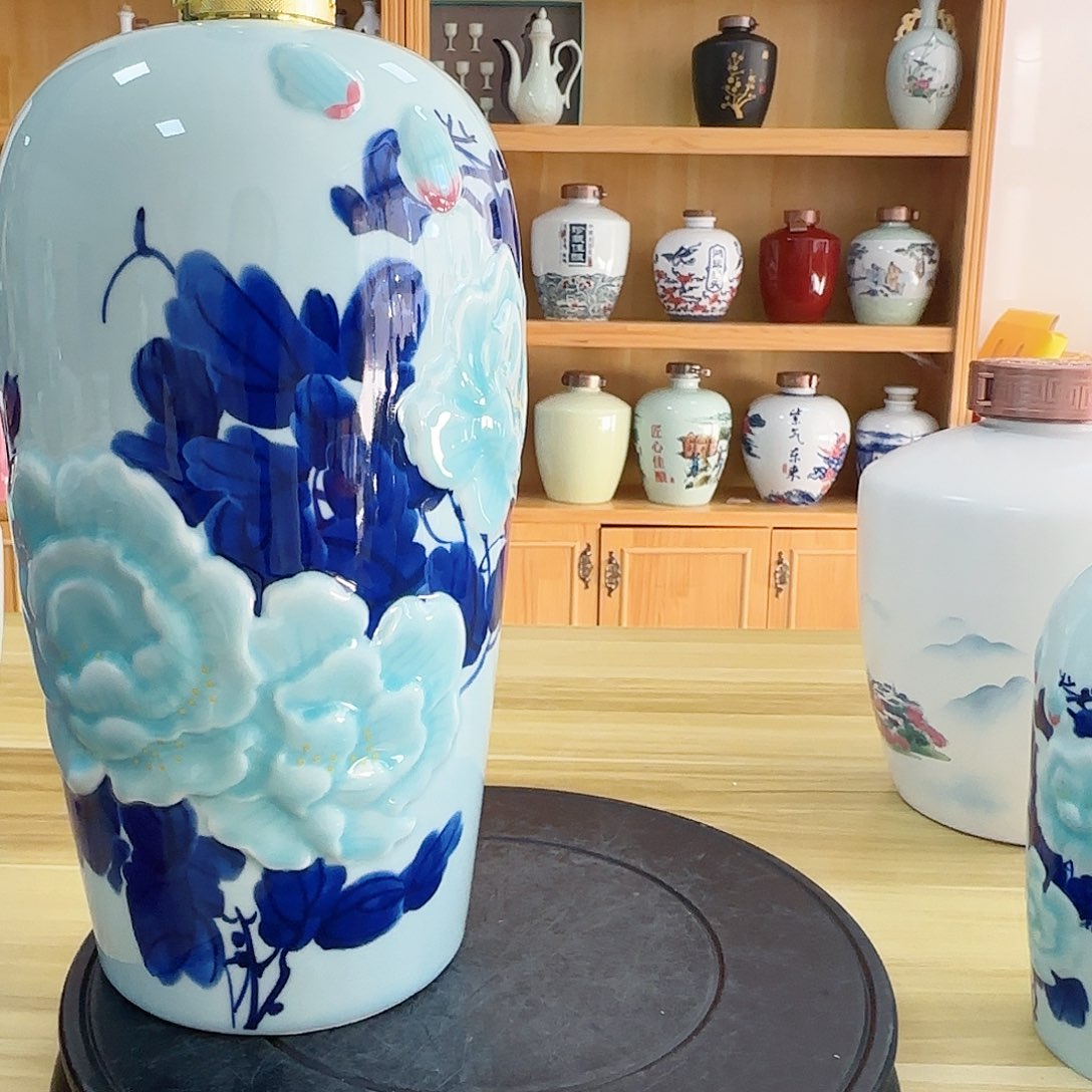 3斤装青花牡丹酒瓶