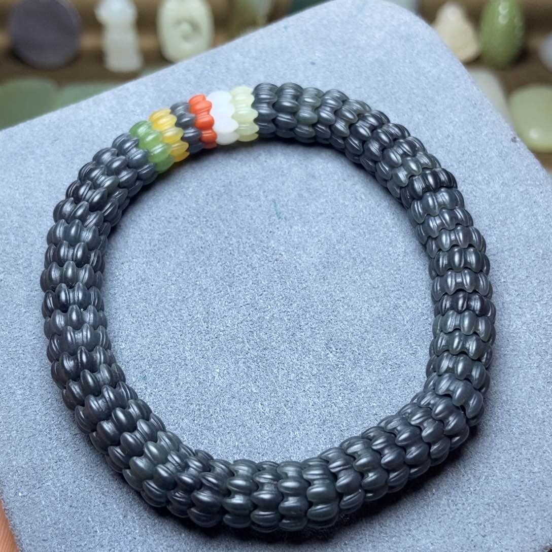 和田玉颈饰未镶嵌