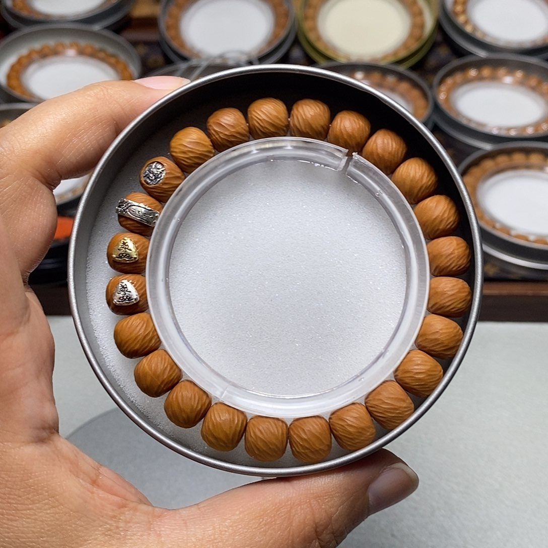 猴头核桃手串83号四标高配云锦10左右