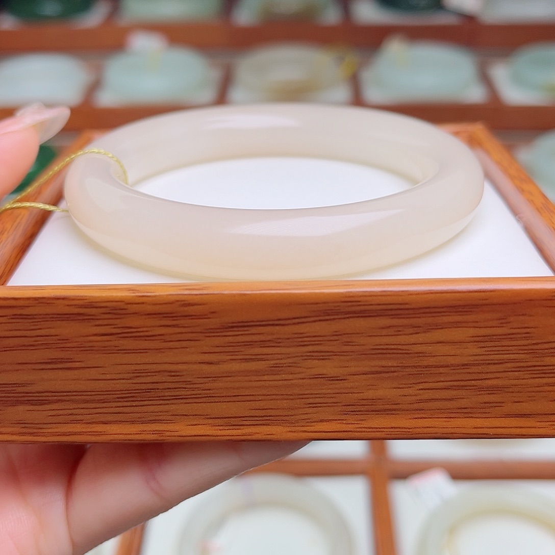 和田玉未镶嵌手镯56.6