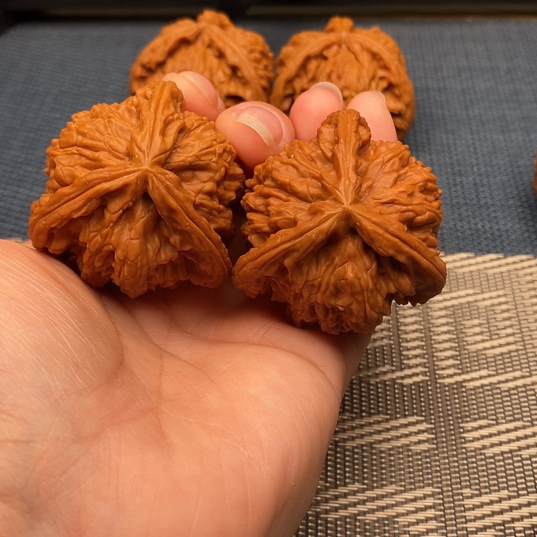 用***8吊坠文玩核桃三棱