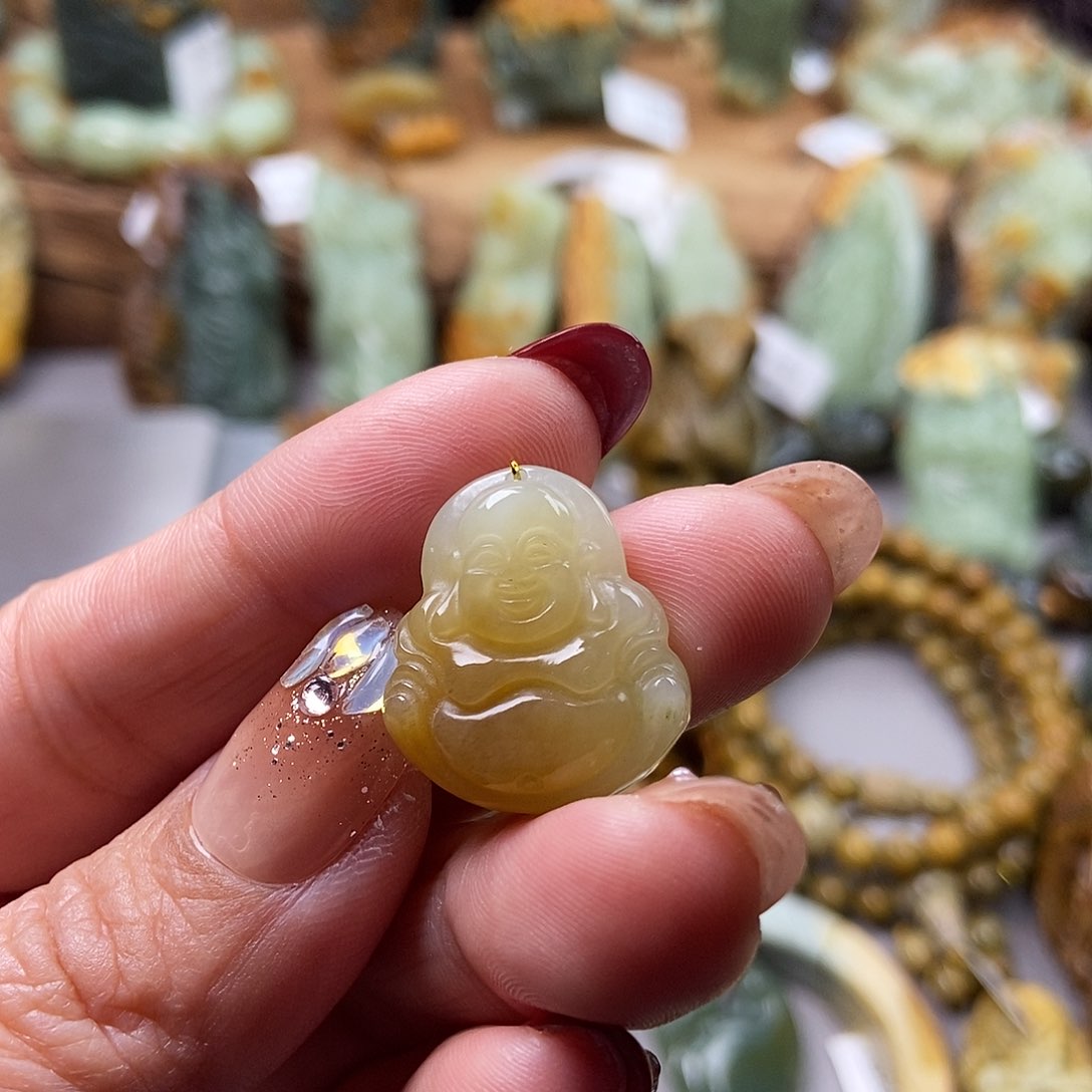 岫岩老玉（透闪石质玉）挂坠未镶嵌土*