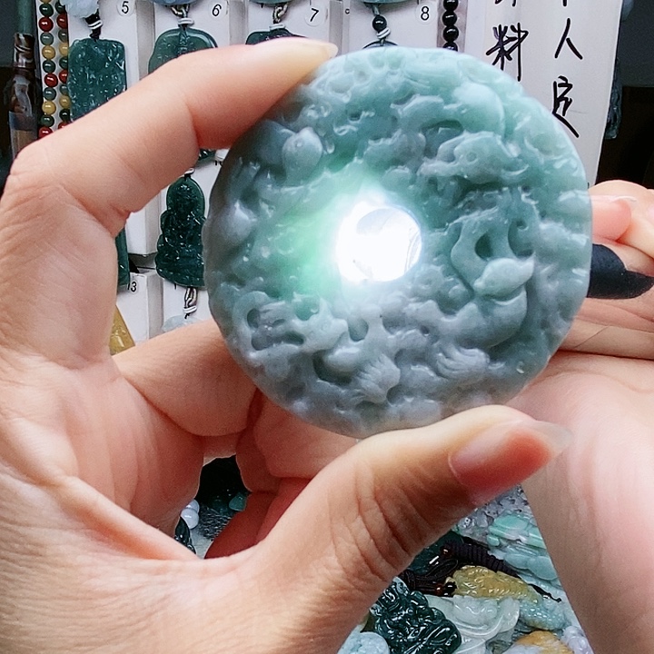 颈饰足铂镶嵌翡翠翡翠