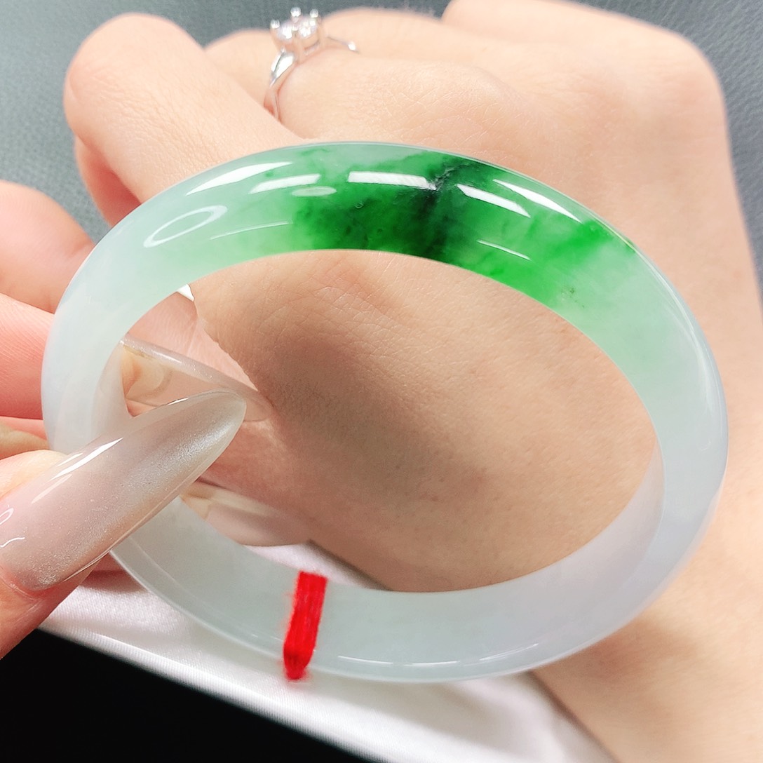 翡翠手镯未镶嵌58圈