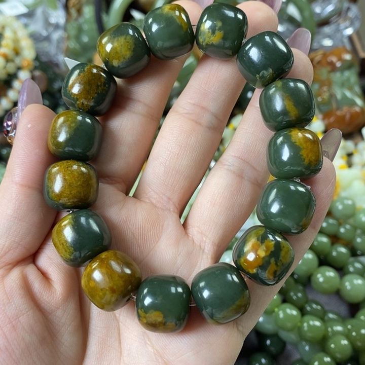 透闪石质玉1手串未镶嵌解**师