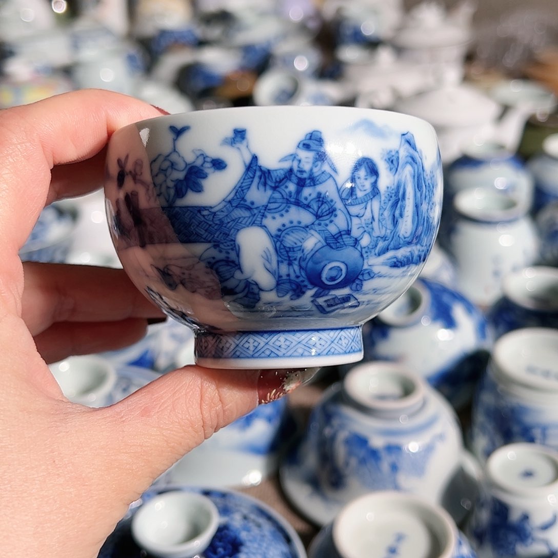 青花人物花间一壶酒