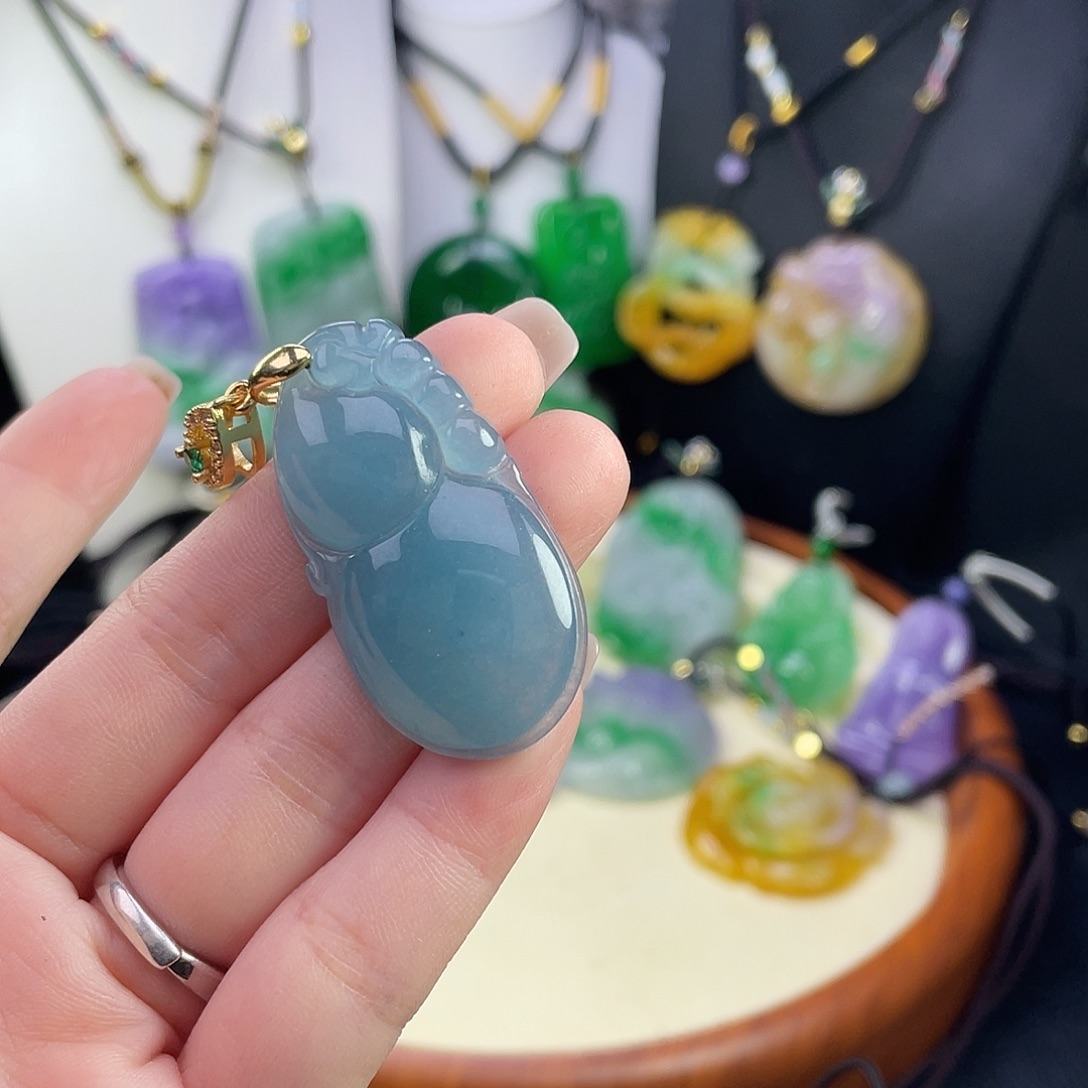 翡翠未镶嵌吊坠(赠链)