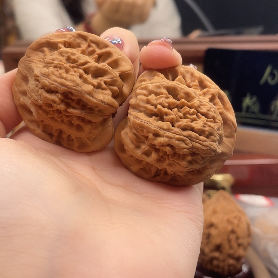 文玩核桃吊坠望月