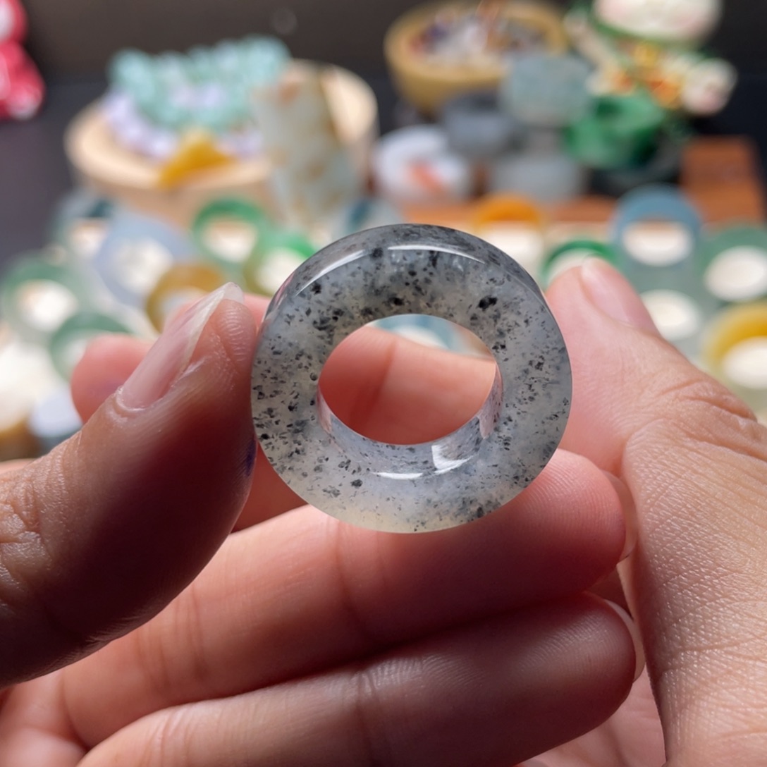 定制翡翠未镶嵌芝麻乌鸡