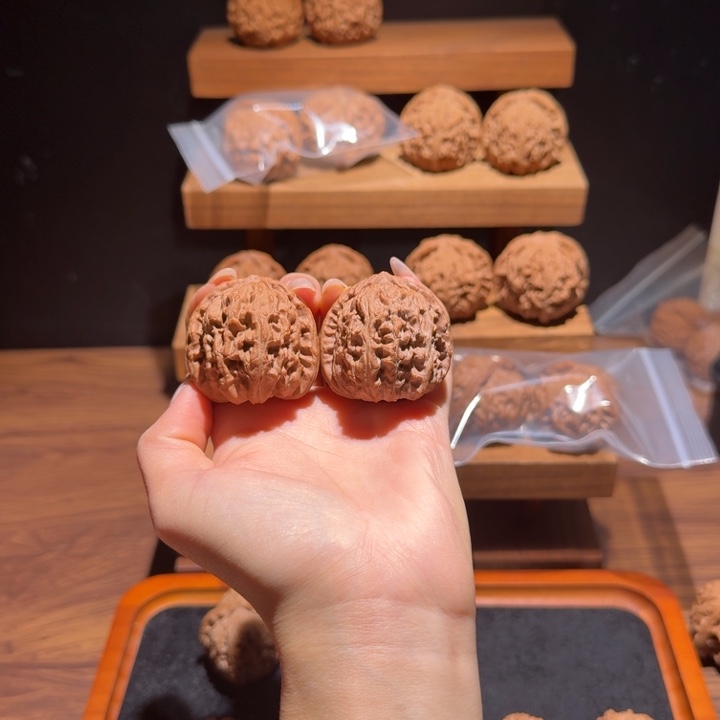 文玩核桃吊坠39角白