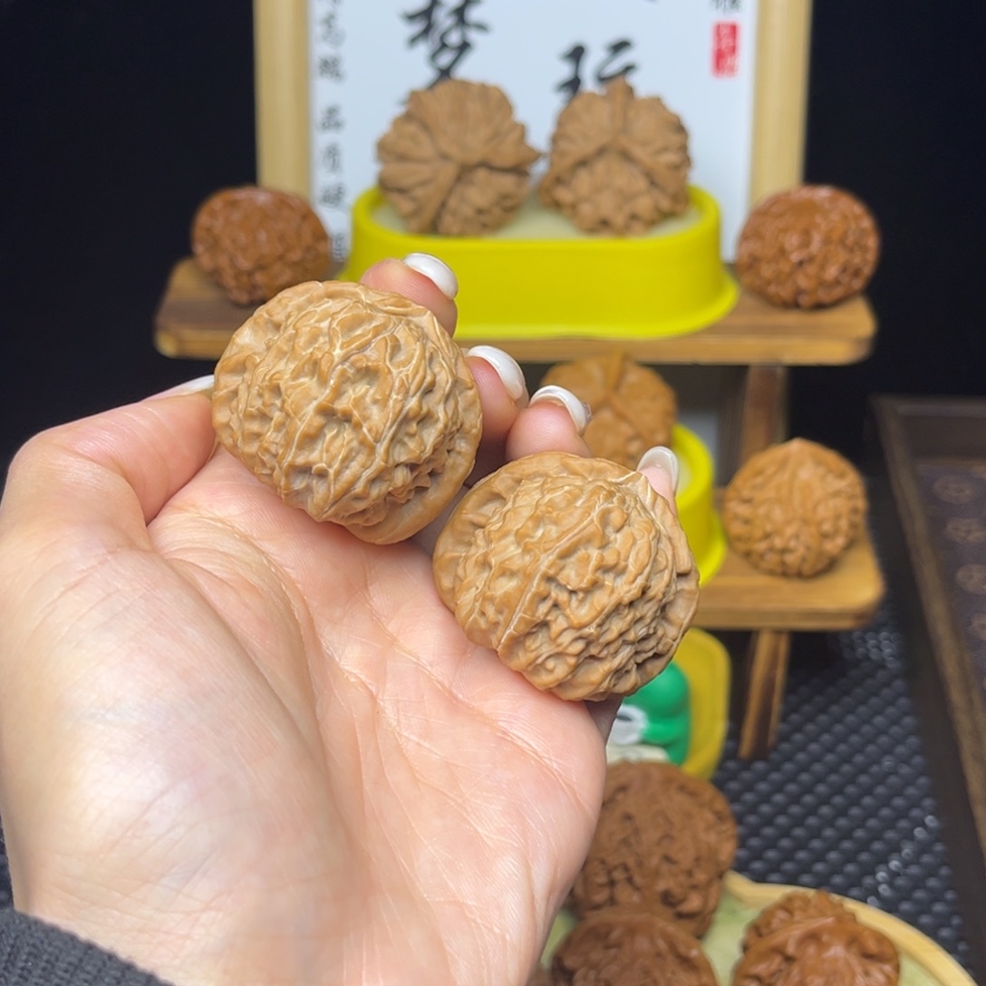 吊坠文玩核桃三角白39全白茬