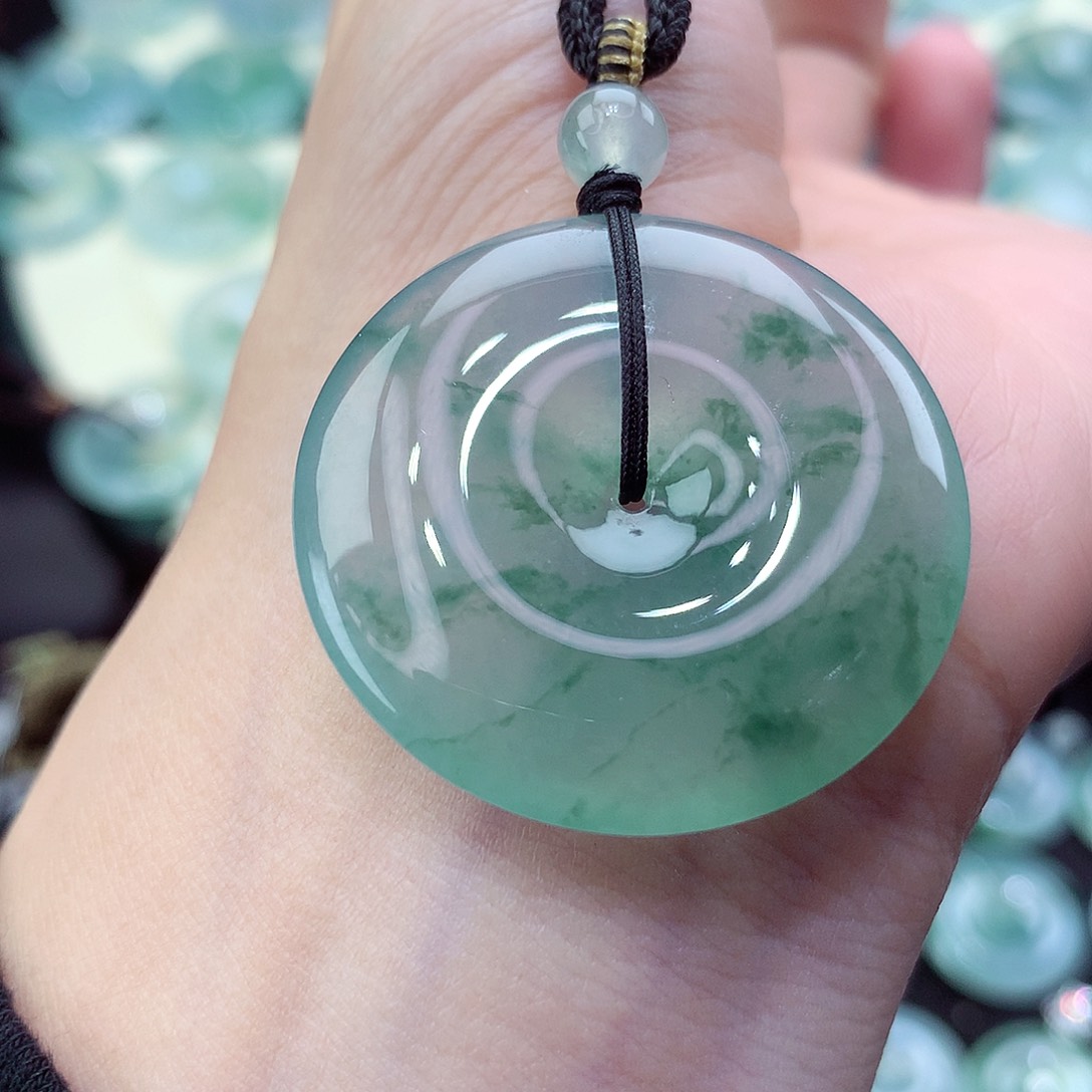 翡翠颈饰未镶嵌94号。尺寸33.5-6.1