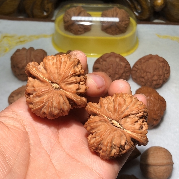 巴***3文玩核桃把件40三角白