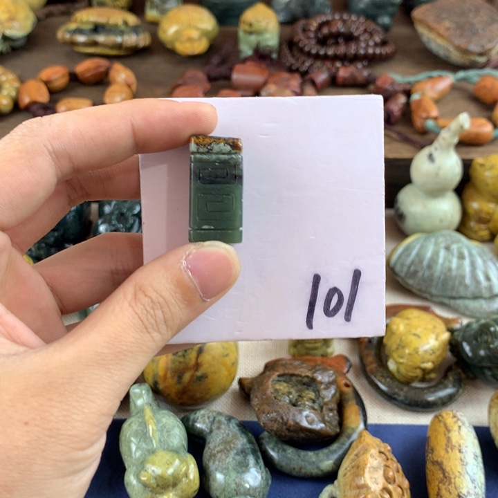 岫岩河磨玉（透闪石质玉）未镶嵌珠宝奇石用****4