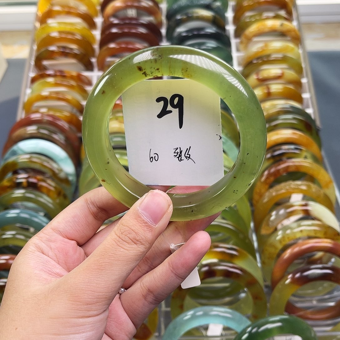 蛇纹石玉未镶嵌手镯