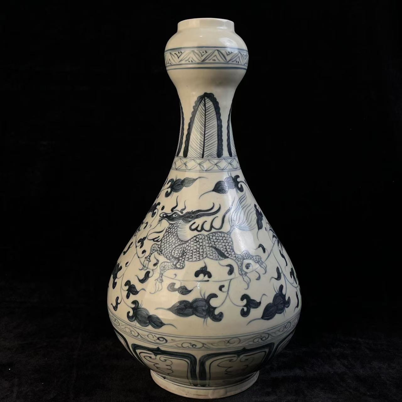 明代青花麒麟蒜头瓶