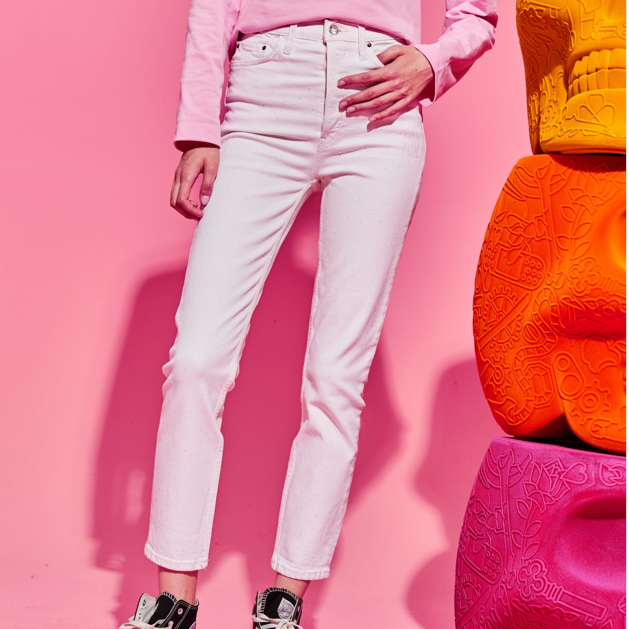 潮牌-TCH时尚白色水晶钻白色简约百搭牛仔裤春季牛仔裤S69C208008