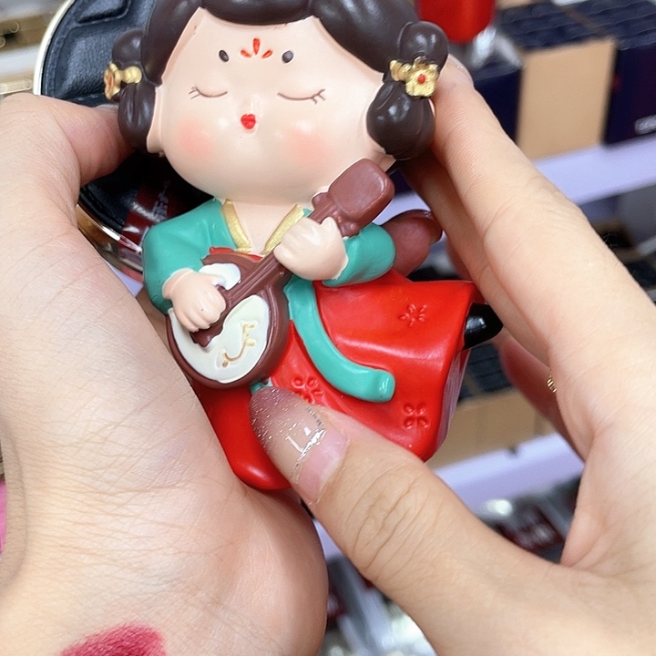 瓷片杨树林黑色皮革陶瓷娃娃