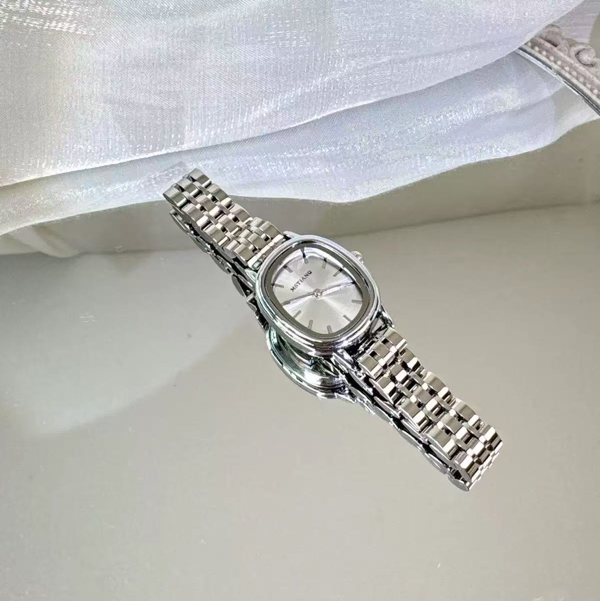 精致复古女士椭圆表时尚百搭经典高端石英ins防水腕表简约轻奢