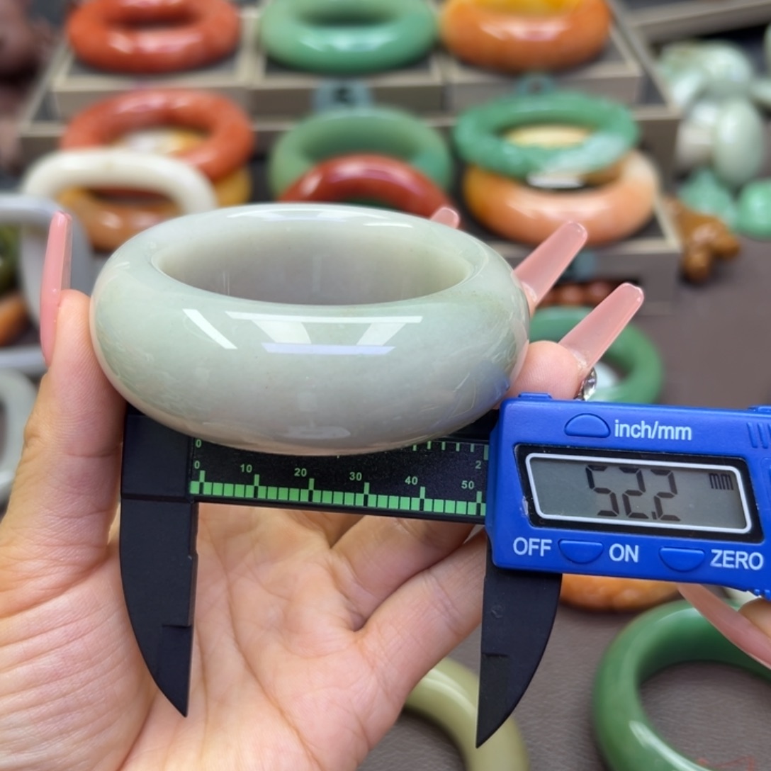 未镶嵌手镯石英岩玉