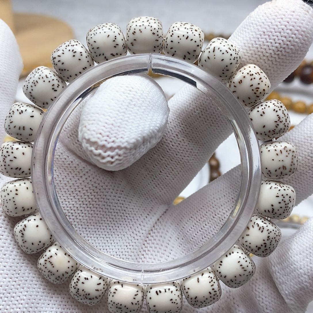 星月菩提手串11:10元白