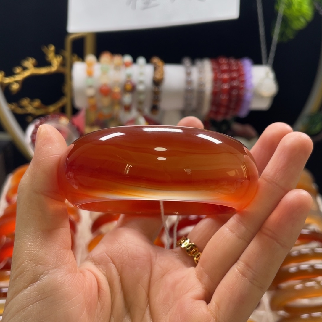 玛瑙/玉髓手镯未镶嵌我****?