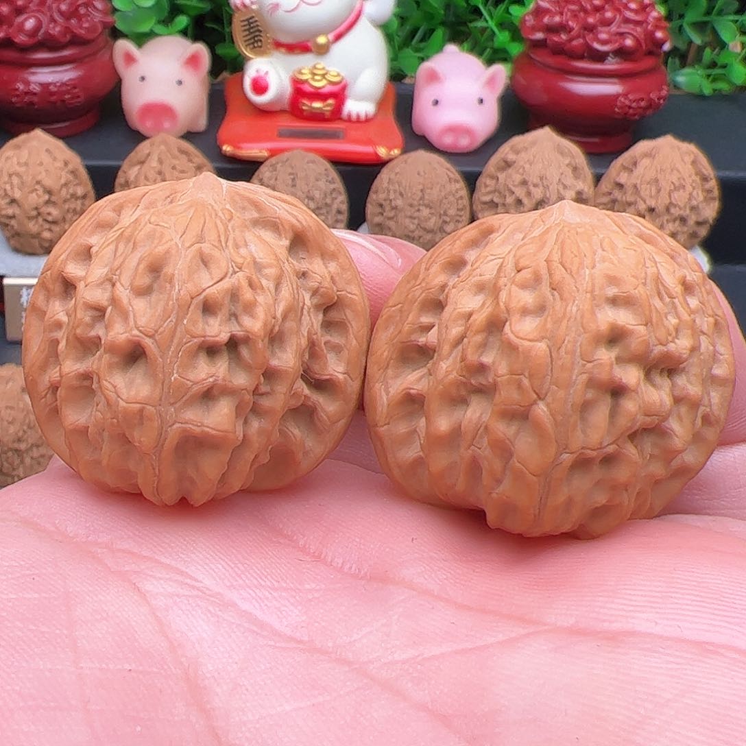 文玩核桃把件纯野生磨盘，三日红，尺寸35