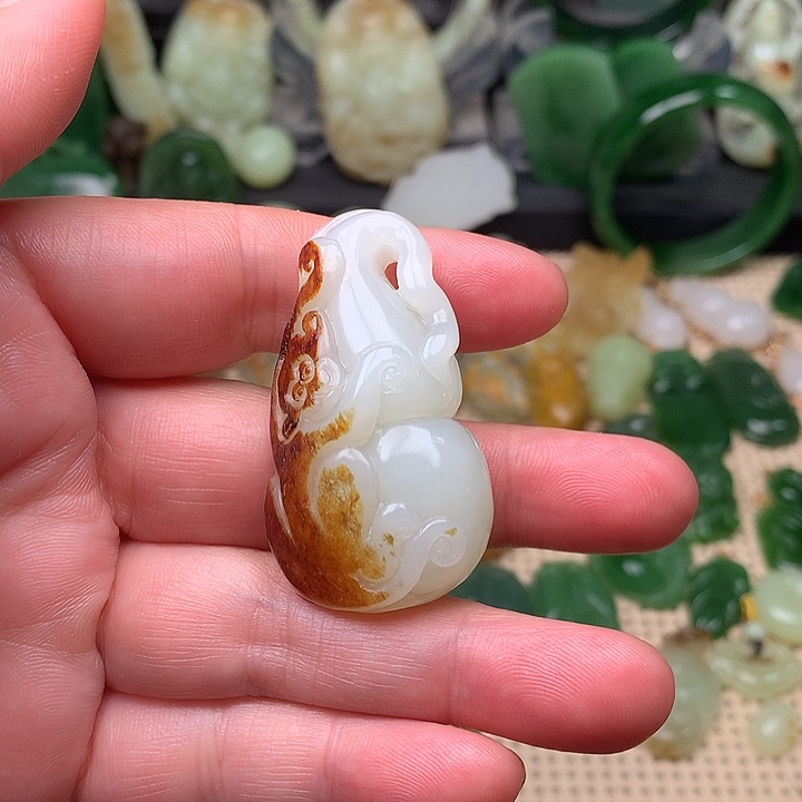 和田玉颈饰未镶嵌蔓*?