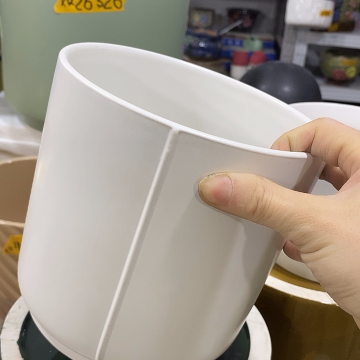 陶瓷花盆有孔 瑕疵介意勿拍 