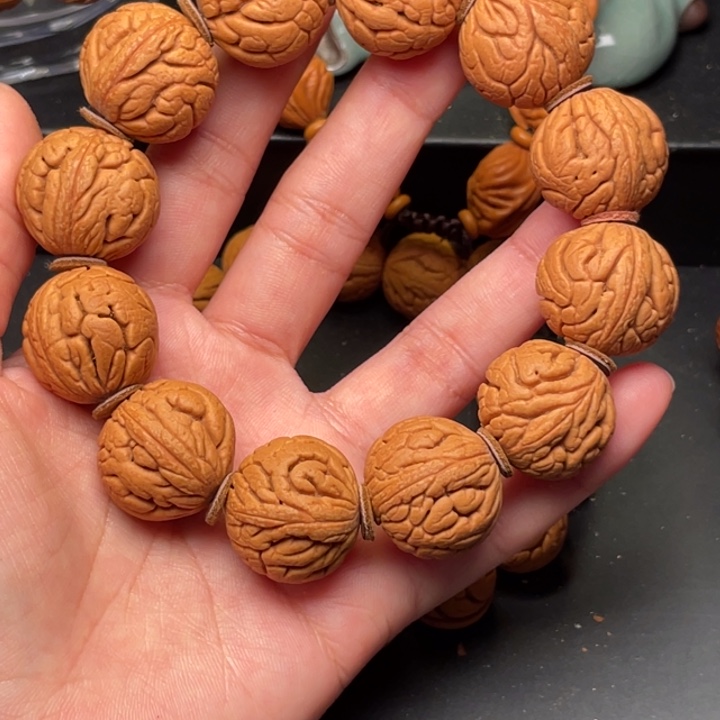 桃核手串金丝龙珠22