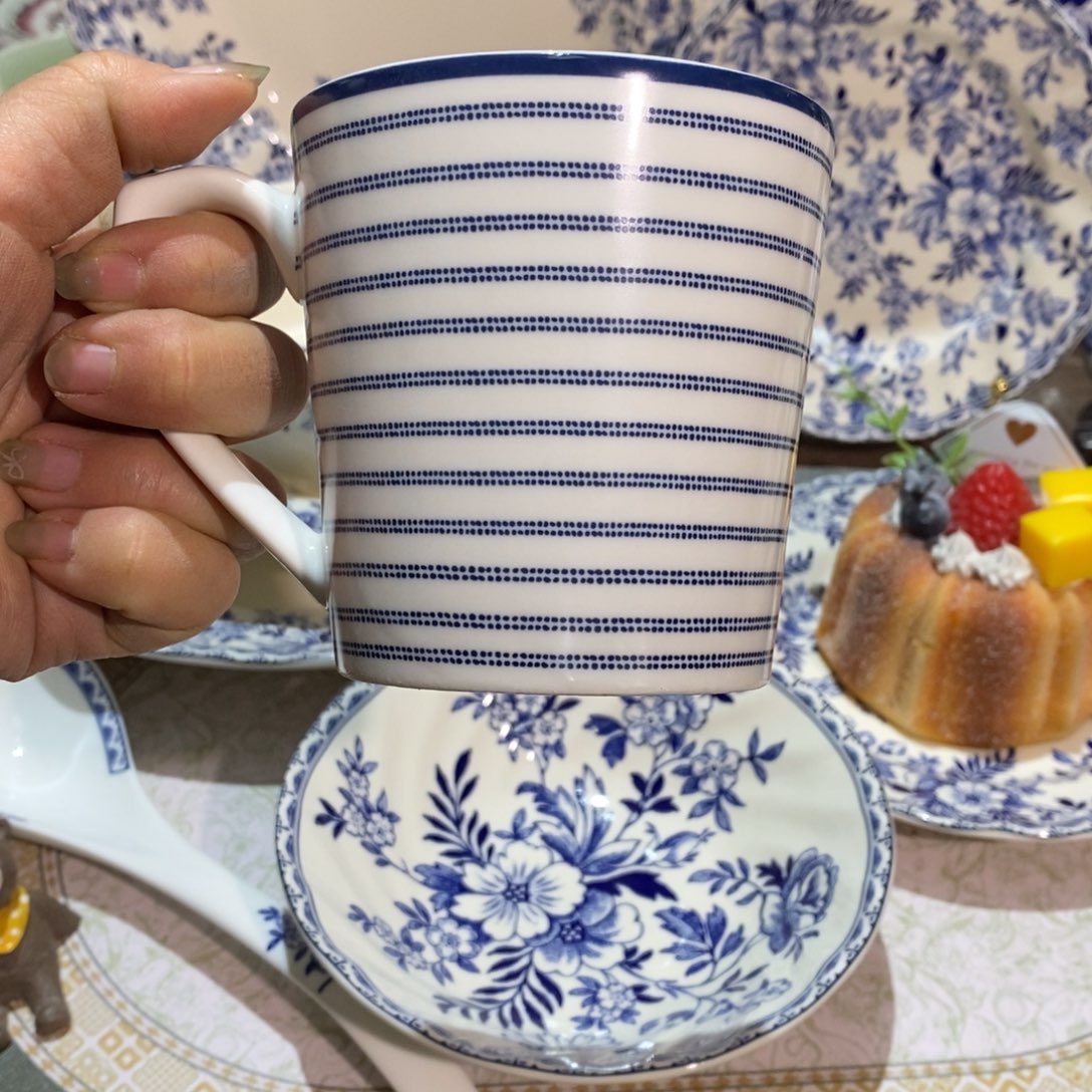 从***翠搪瓷微瑕劳拉线条马克杯