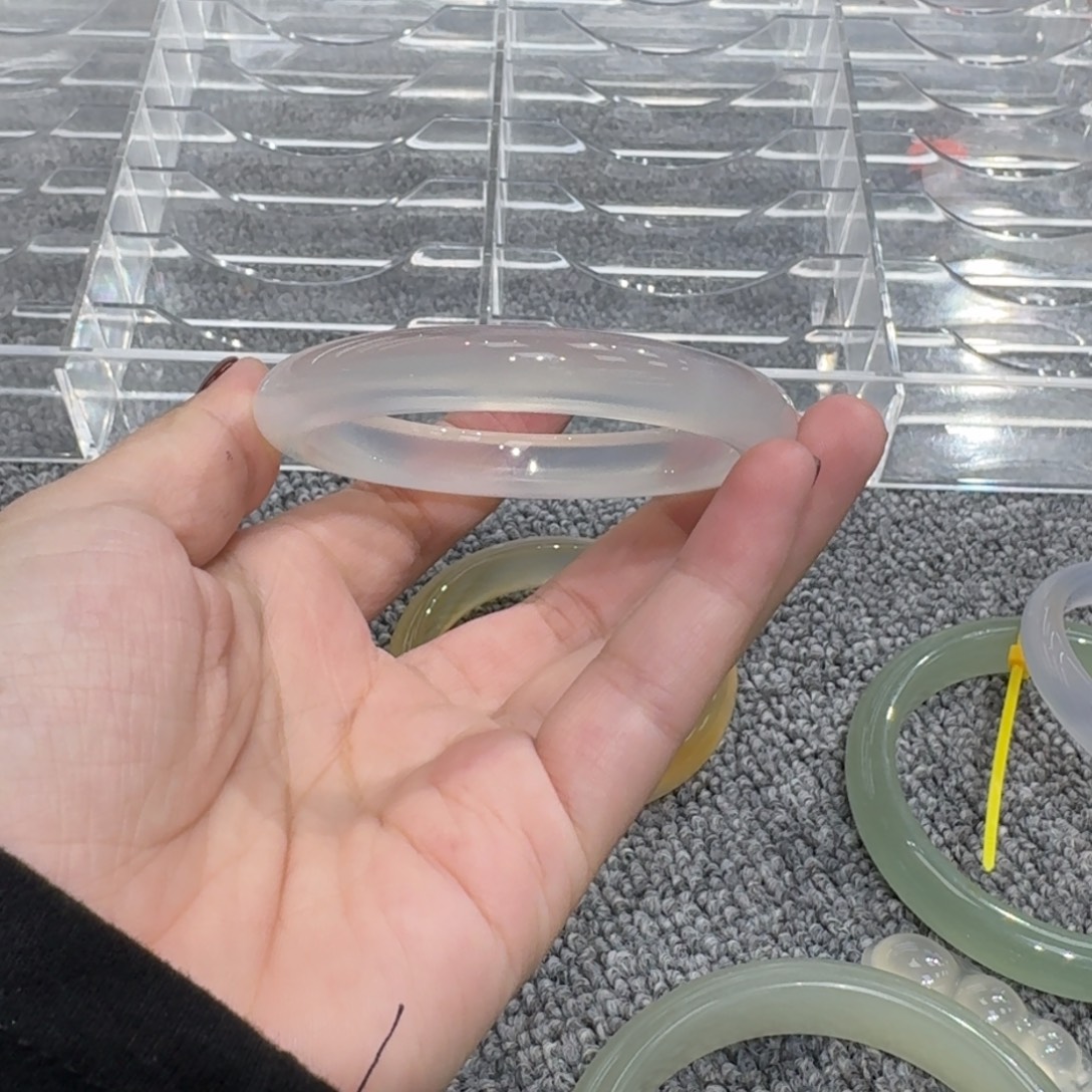 玲***.玛瑙/玉髓未镶嵌手镯03