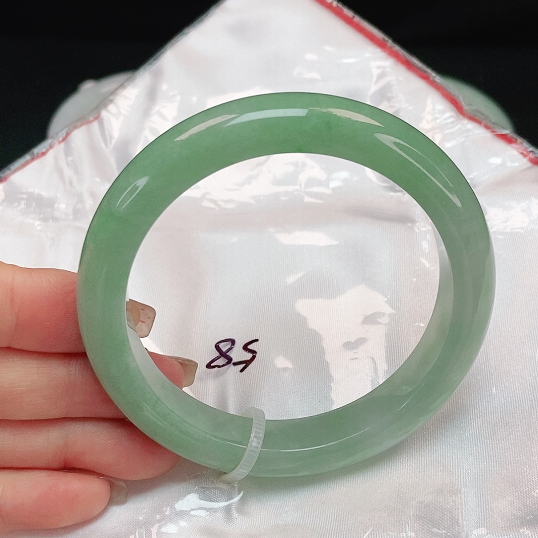 翡翠手镯未镶嵌正圈