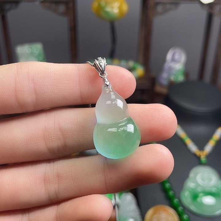 翡翠未镶嵌吊坠(赠链)