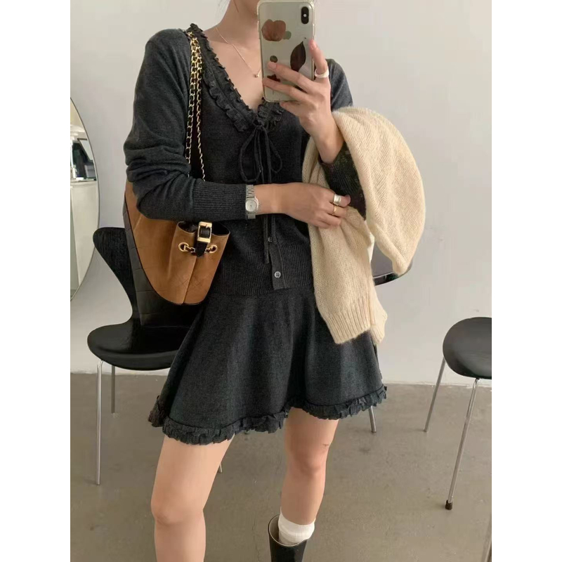 【NO退NO换】甜美V领木耳边长袖+松紧腰半身裙套装63588（福利款）