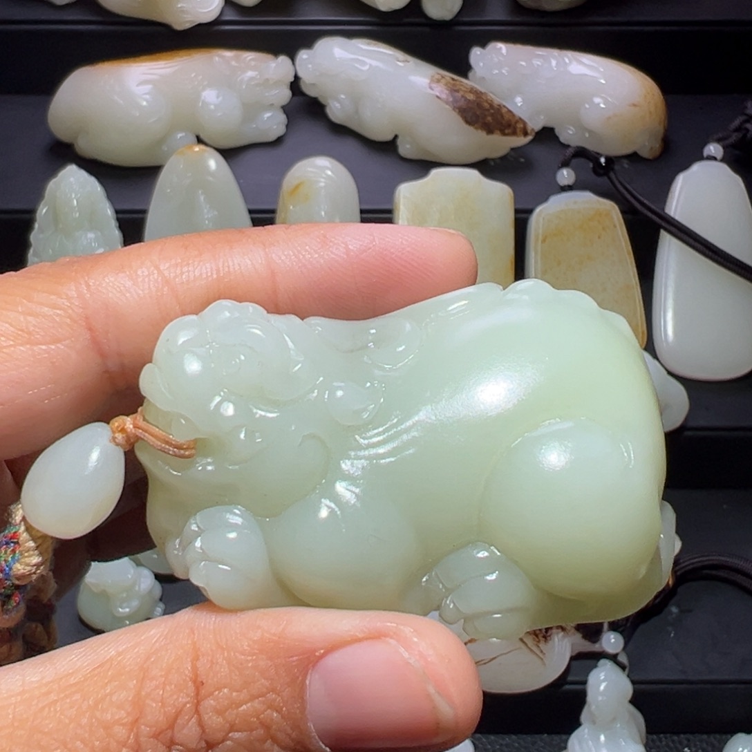 ****️和田玉未镶嵌颈饰