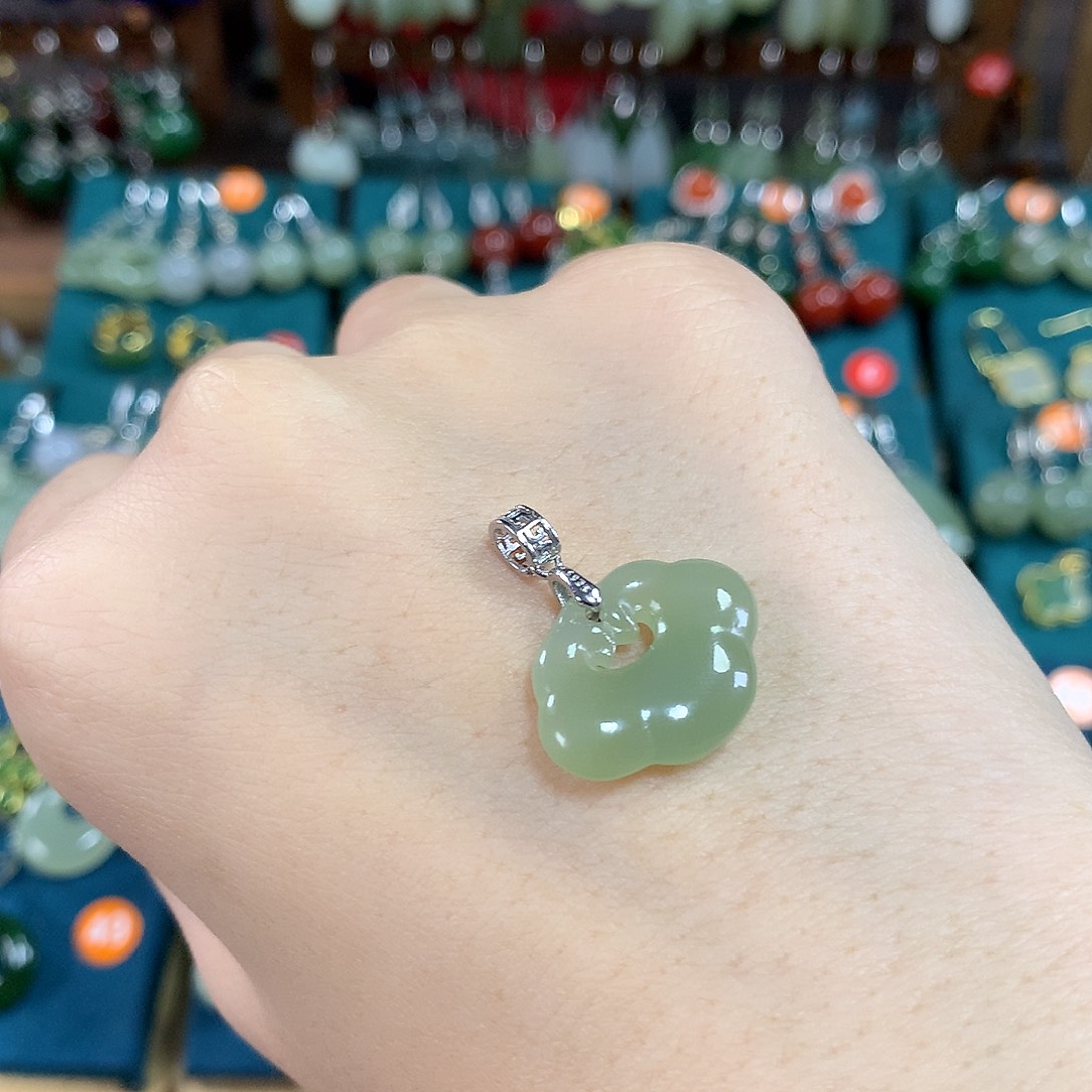 和田玉银S925镶嵌耳饰吊坠如意卡20左右