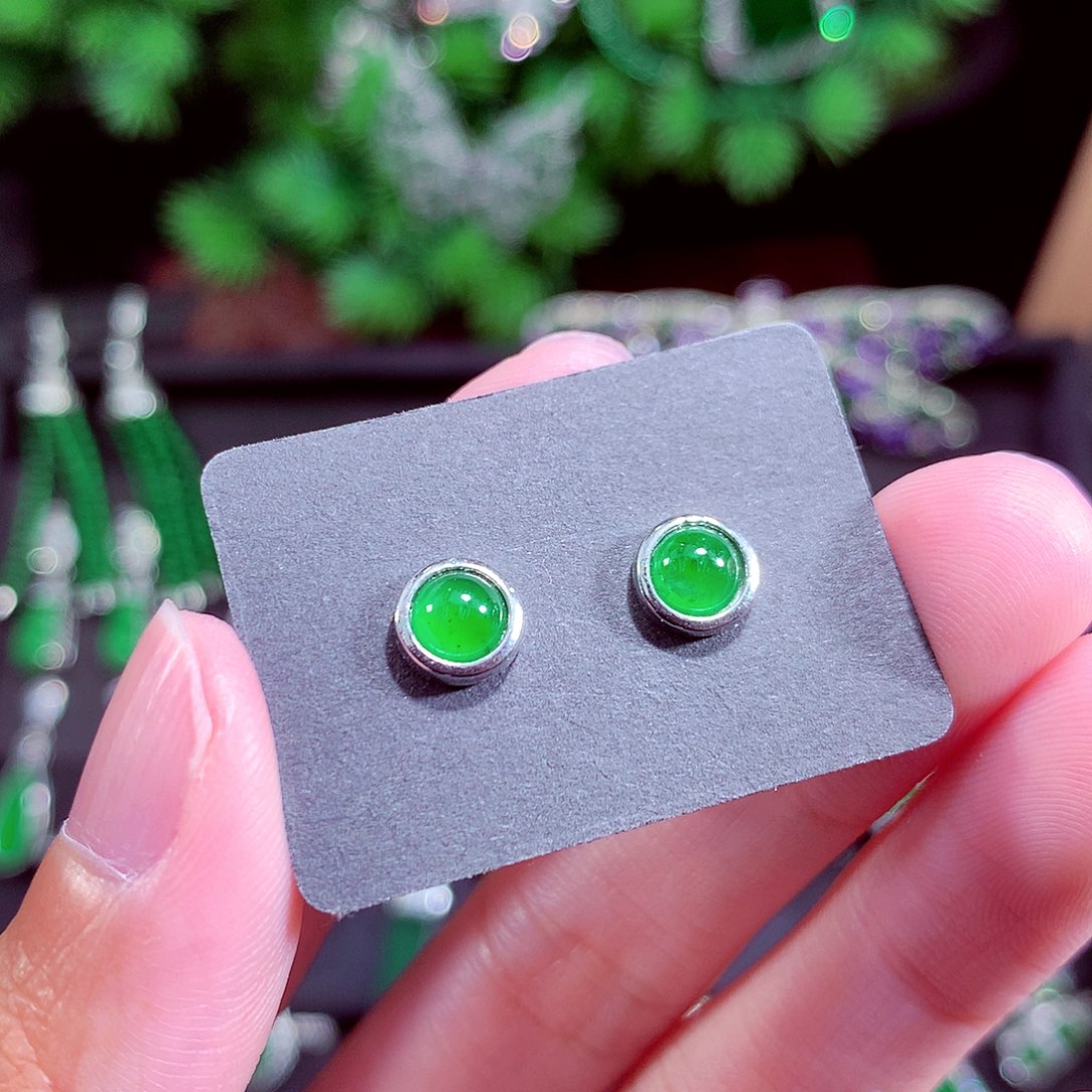 颈饰未镶嵌翡翠天然