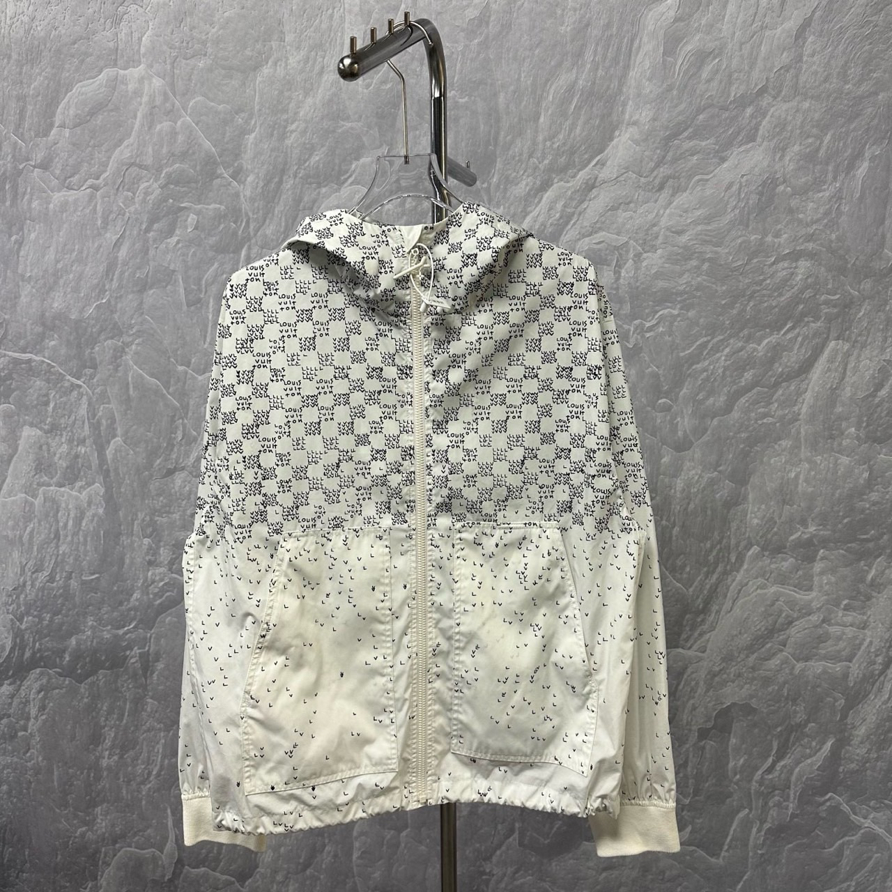 未使用 LouisVuitton/路易威登 小飞机棋盘格夹克外套 50码J00288