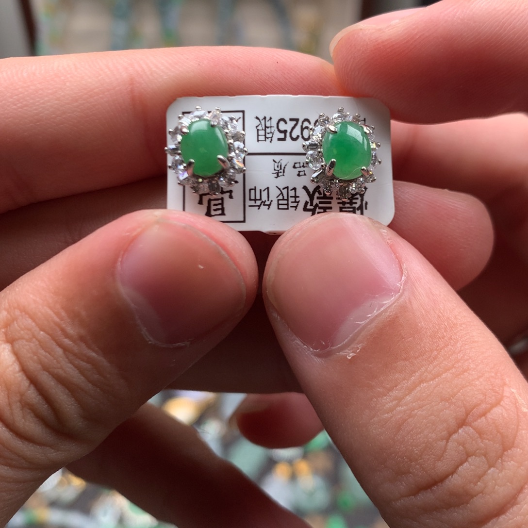 翡翠未镶嵌颈饰我在