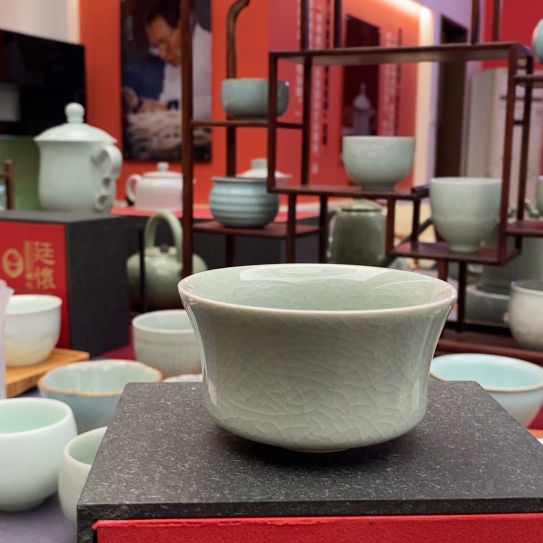 卵青色马蹄杯廷怀窑