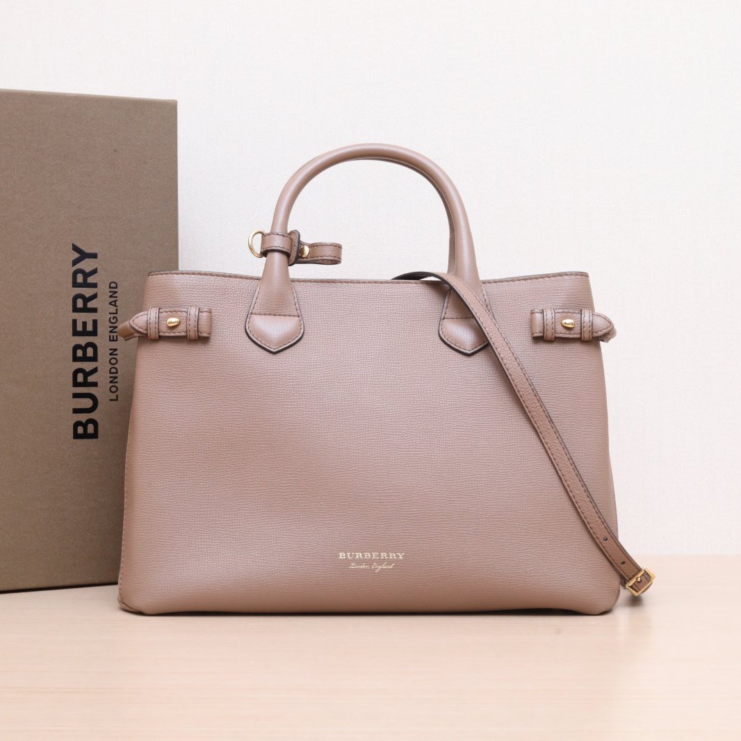 99新 BURBERRY/博柏利 班纳 斜挎包 奶茶色 P244795708