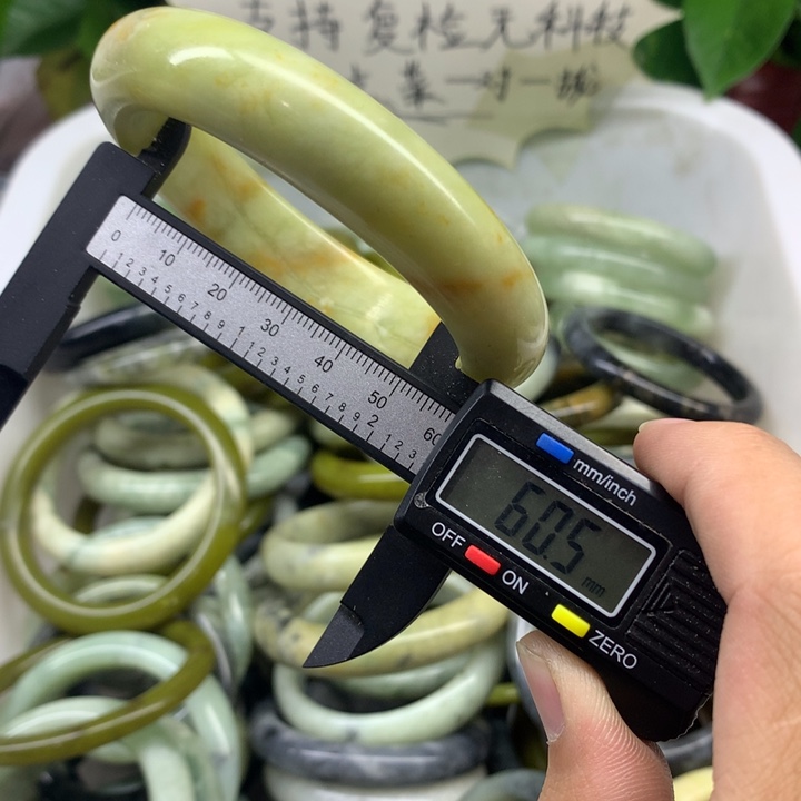 蛇纹石玉未镶嵌手镯14