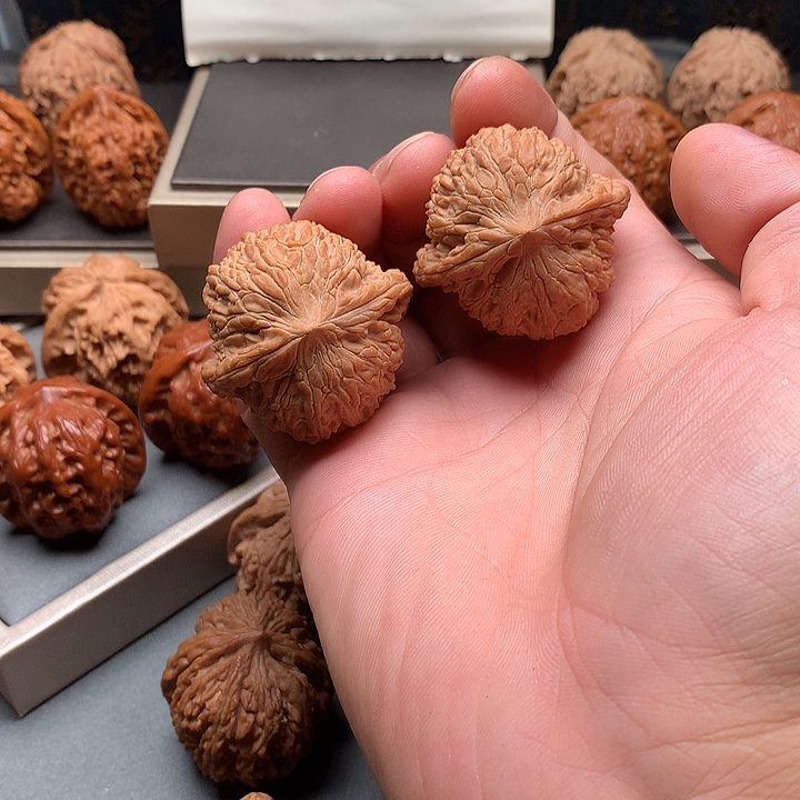 吊坠文玩核桃绣球