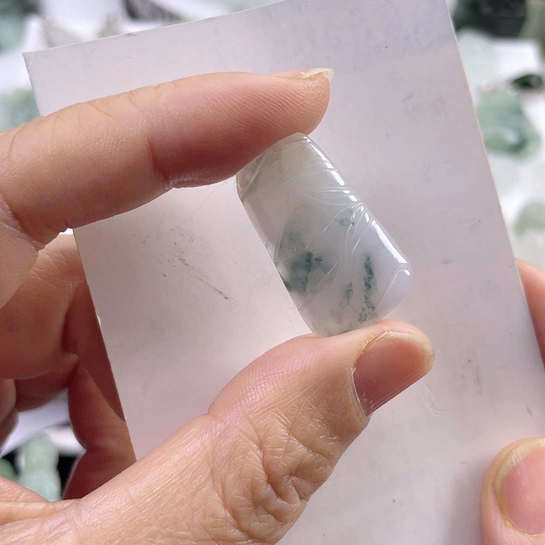 翡翠颈饰未镶嵌竹节