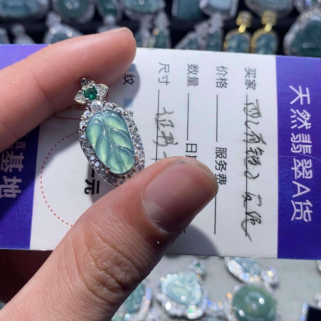 翡翠颈饰未镶嵌翡翠