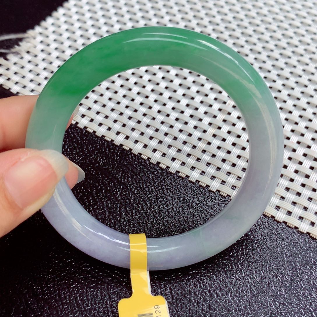 翡翠手镯未镶嵌缅甸