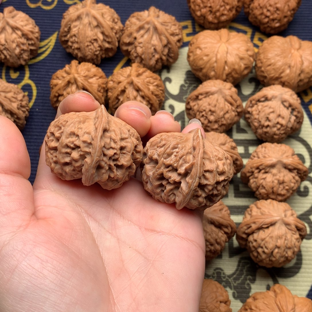 文玩核桃吊坠金钉元宝